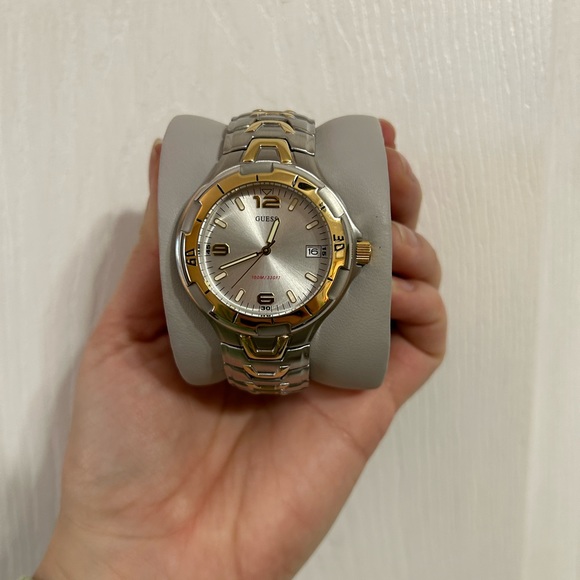 NWT Men’s Two-Tone Guess Watch!! - Picture 6 of 6